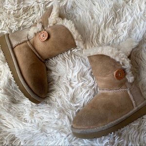 Ugg Bailey Button Tan Fur Boots